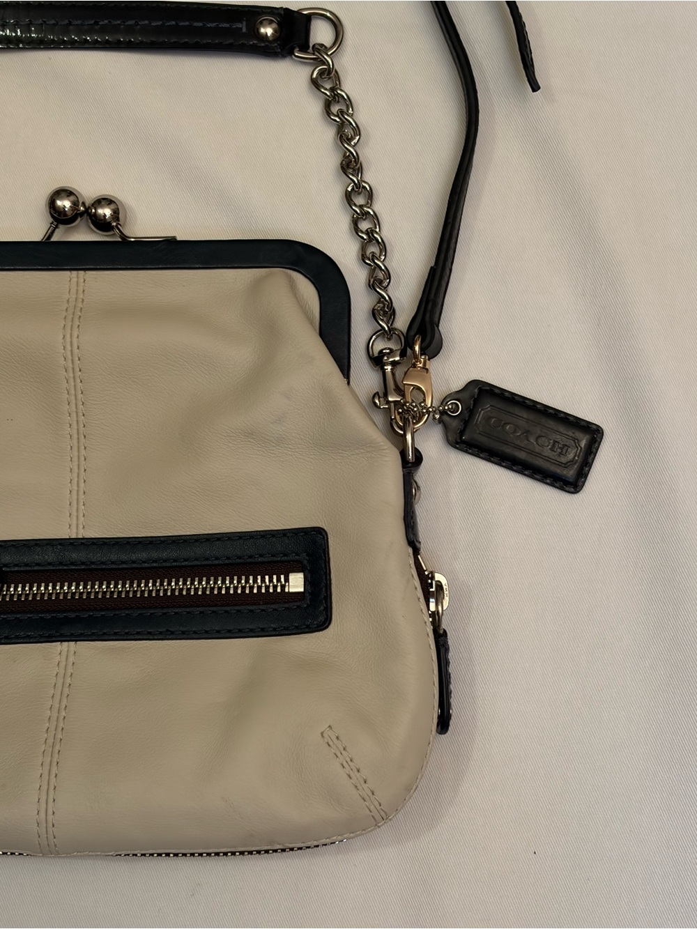 Vintage Coach 13378 Bonnie Cashin Kiss Lock Crossbody Cream Leather Navy Trim - Picture 15 of 16